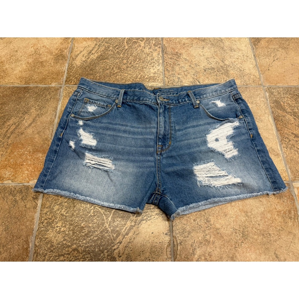 Mossimo Supply Co Womens Distressed Boyfriend Midi Denim Shorts Blue Size 14/32